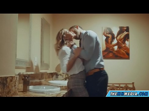 ❤️ Kad krūtiska blondīne pavedina tevi publiskā tualetē Anāls video pie lv.filmexxx18.ru ❌️